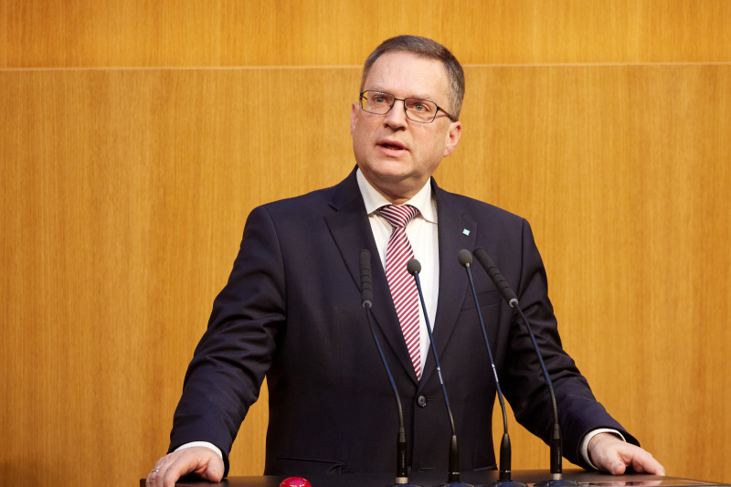 Am Redner:innenpult Klubobmann August Wöginger (ÖVP)