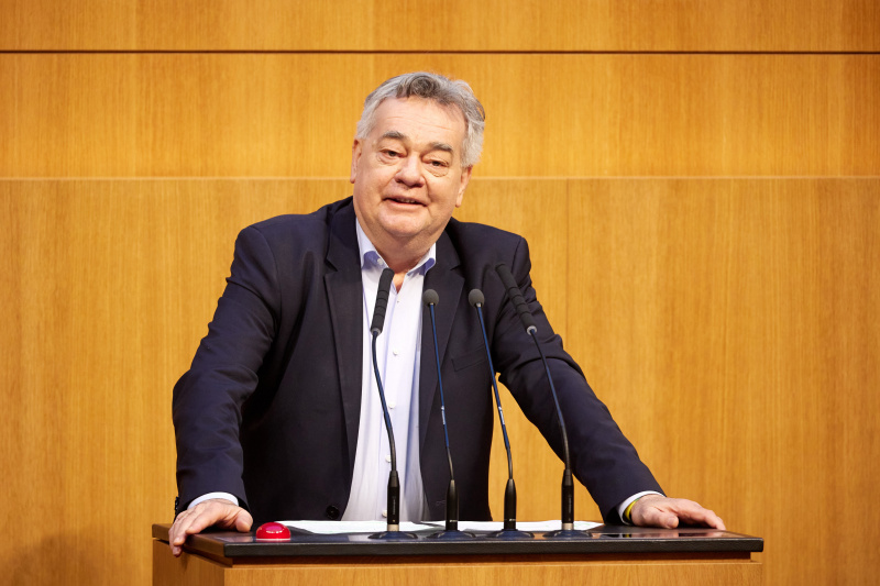 Am Redner:innenpult Vizekanzler Werner Kogler (GRÜNE)