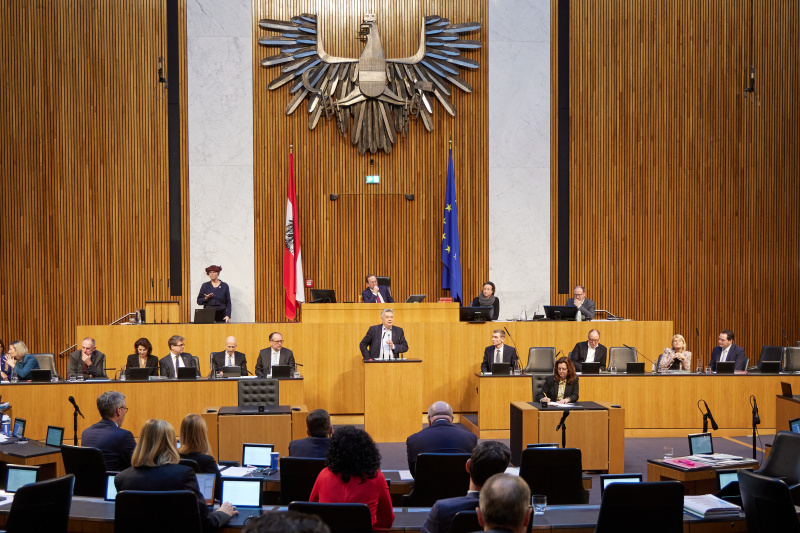 Am Redner:innenpult Vizekanzler Werner Kogler (GRÜNE)