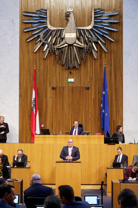 Am Redner:innenpult Nationalratsabgeordneter Alois Schroll (SPÖ)