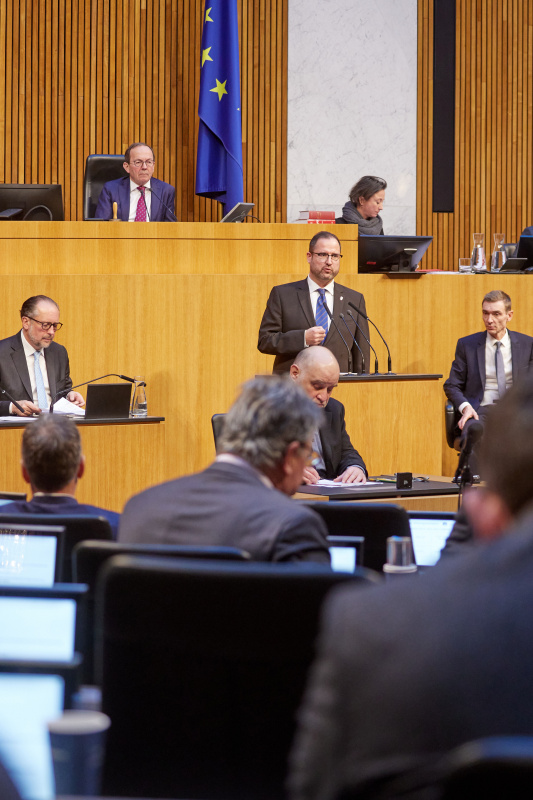 Am Redner:innenpult Nationalratsabgeordneter Christian Hafenecker (FPÖ)