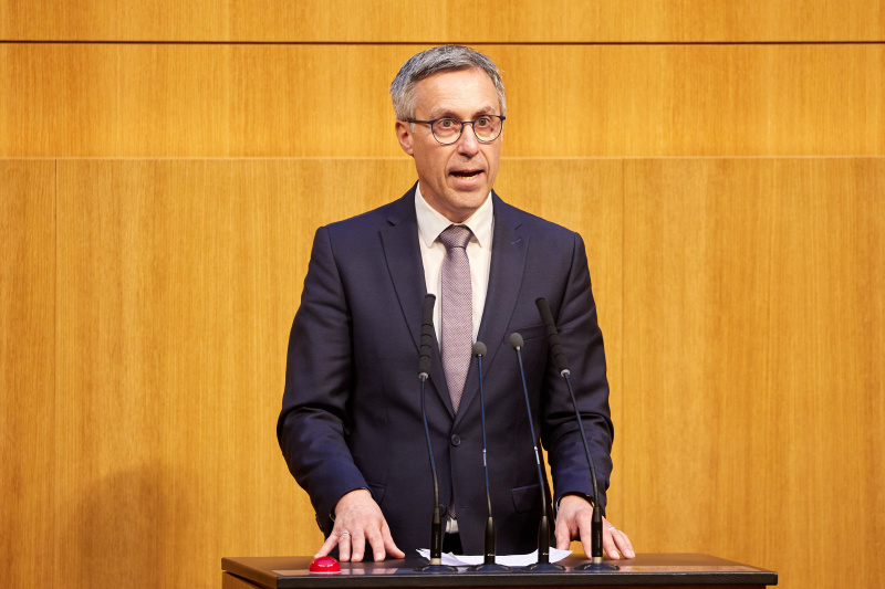 Am Redner:innenpult Nationalratsabgeordneter Georg Strasser (ÖVP)