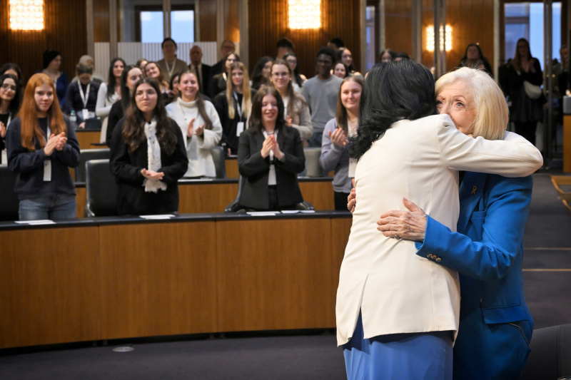 Zeitzeugin Erika Freeman,. Blick Richtung Veranstaltungsteilnehmer:innen