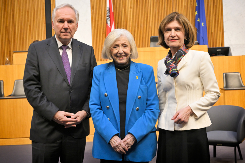 Von links: Nationalratspräsident Walter Rosenkranz (FPÖ), Zeitzeugin Erika Freeman, Bundesratspräsidentin Andrea Eder-Gitschthaler (ÖVP)