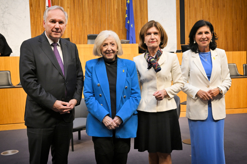 Von links: Nationalratspräsident Walter Rosenkranz (FPÖ), Zeitzeugin Erika Freeman, Bundesratspräsidentin Andrea Eder-Gitschthaler (ÖVP), Executive Director Kultur.Medien.Judentum Danielle Spera