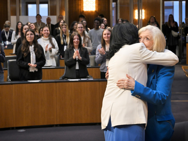 Zeitzeugin Erika Freeman,. Blick Richtung Veranstaltungsteilnehmer:innen