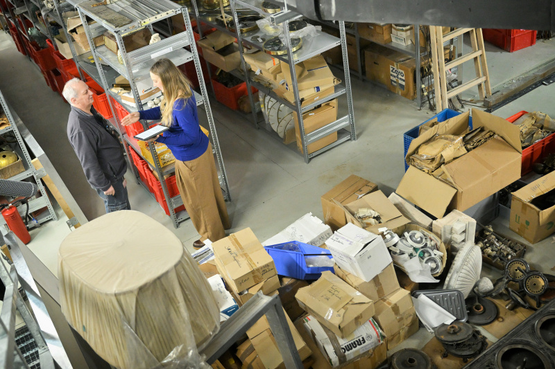 Von rechts: Podcast Host Tatjana Lukáš und Josef Bierbaumer im Gespräch