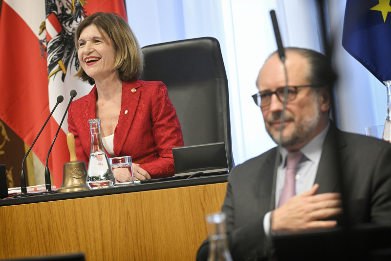 Von links: Bundesratspräsidentin Andrea Eder-Gitschthaler (ÖVP), Bundeskanzler Alexander Schallenberg (ÖVP)