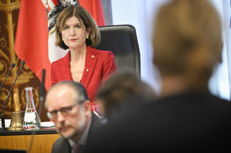 Bundesratspräsidentin Andrea Eder-Gitschthaler (ÖVP) am Präsidium