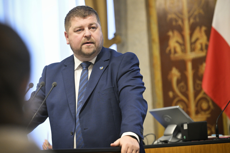 Am Redner:innenpult: Vorsitzender der Bundesratsfraktion Andreas Spanring (FPÖ)