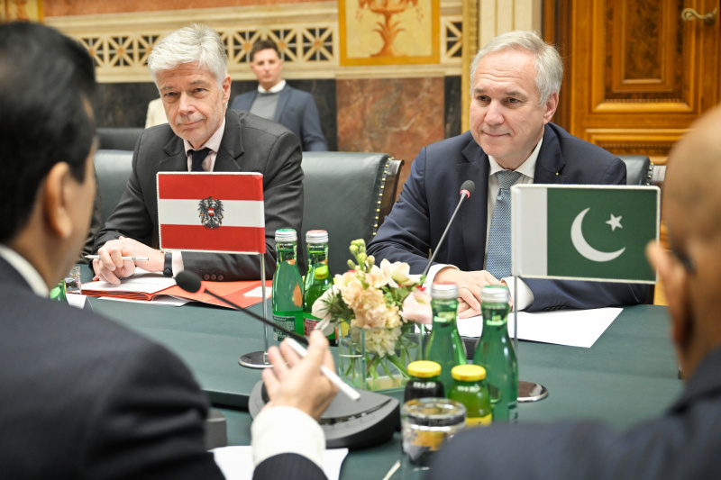 Aussprache. Von rechts: Nationalratspräsident Walter Rosenkranz (FPÖ), Parlamentsdirektor Harald Dossi