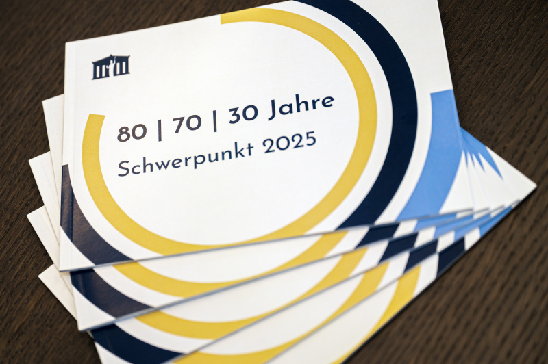 Folder zum Schwerpunktthema 2025 - 80 70 30