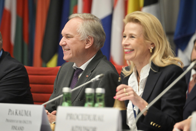 Von links: Nationalratspräsident Walter Rosenkranz (FPÖ), Präsidentin der Parlamentarischen Versammlung der OSZE Pia Kauma (Finland)