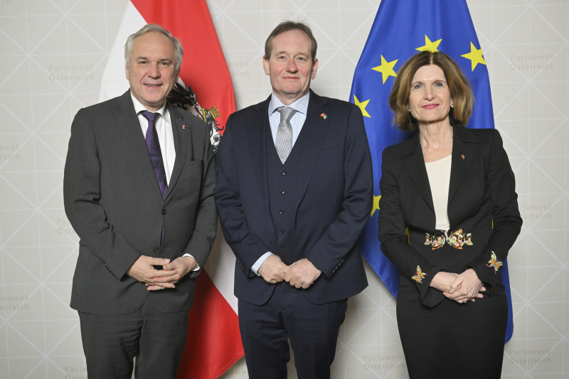 Von links: Nationalratspräsident Walter Rosenkranz (FPÖ), Peter JUEL-JENSEN (Dänemark), Bundesratspräsidentin Andrea Eder-Gitschthaler (ÖVP)