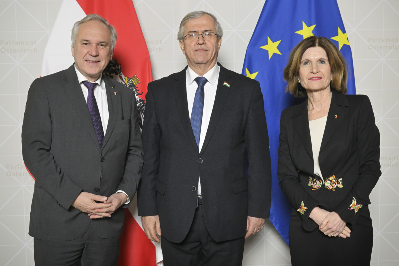 Von links: Nationalratspräsident Walter Rosenkranz (FPÖ), Saidmurod FATTOHZODA (Tadschikistan), Bundesratspräsidentin Andrea Eder-Gitschthaler (ÖVP)