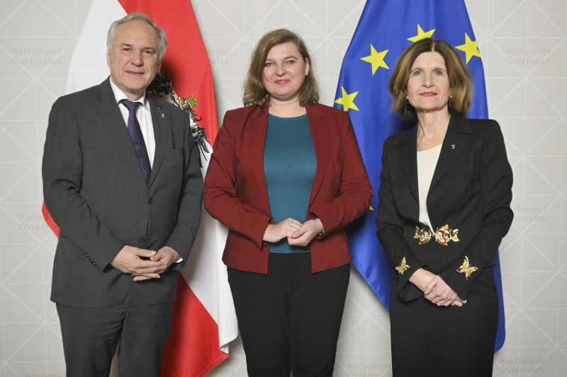 Von links: Nationalratspräsident Walter Rosenkranz (FPÖ), Lucie Potucková (Tschechien), Bundesratspräsidentin Andrea Eder-Gitschthaler (ÖVP)