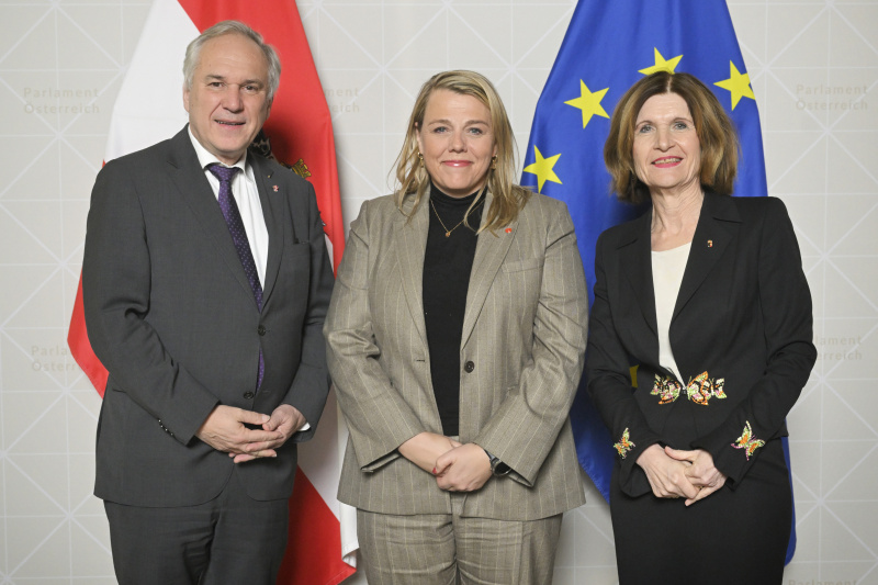 Von links: Nationalratspräsident Walter Rosenkranz (FPÖ), Arna Lára JÓNSDÓTTIR (Island), Bundesratspräsidentin Andrea Eder-Gitschthaler (ÖVP)