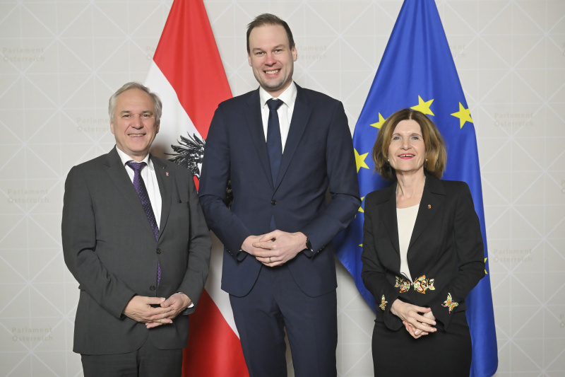 Von links: Nationalratspräsident Walter Rosenkranz (FPÖ), Ville KAUNISTO (Finnland), Bundesratspräsidentin Andrea Eder-Gitschthaler (ÖVP)