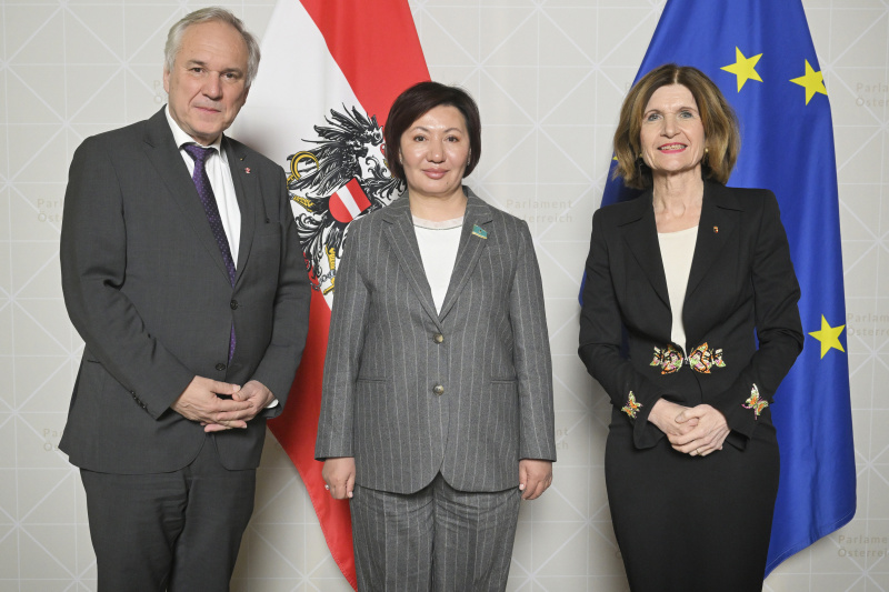 Von links: Nationalratspräsident Walter Rosenkranz (FPÖ), Ainur ARGYNBEKOVA (Kasachstan), Bundesratspräsidentin Andrea Eder-Gitschthaler (ÖVP)