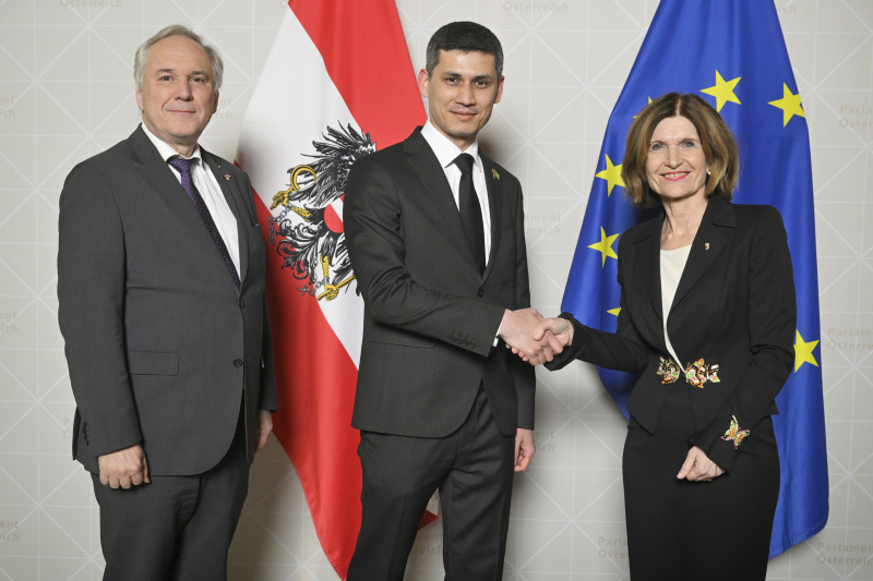 Von links: Nationalratspräsident Walter Rosenkranz (FPÖ), Batyr BAYLYYEV (Turkmenistan), Bundesratspräsidentin Andrea Eder-Gitschthaler (ÖVP)