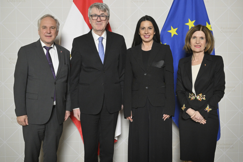 Von links: Nationalratspräsident Walter Rosenkranz (FPÖ), Delegation Serbien, Bundesratspräsidentin Andrea Eder-Gitschthaler (ÖVP)