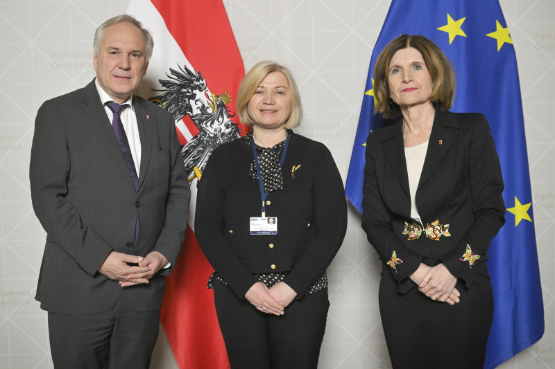 Von links: Nationalratspräsident Walter Rosenkranz (FPÖ), Iryna Geraschenko (Ukraine), Bundesratspräsidentin Andrea Eder-Gitschthaler (ÖVP)