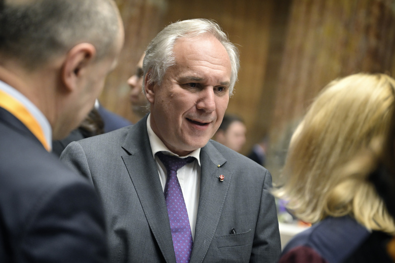 Nationalratspräsident Walter Rosenkranz (FPÖ) im Gespräch mit Veranstaltungsteilnehmer:innen