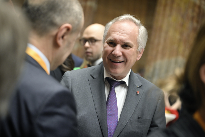 Nationalratspräsident Walter Rosenkranz (FPÖ) im Gespräch mit Veranstaltungsteilnehmer:innen