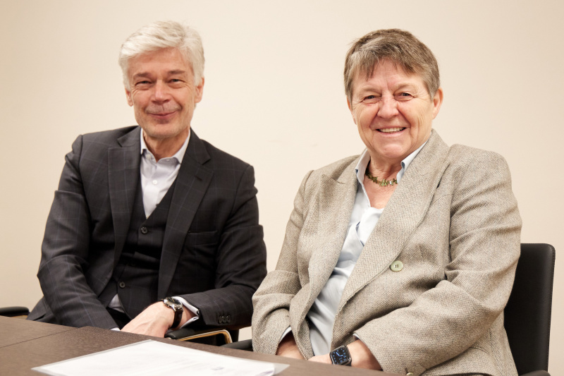 Von links: Parlamentsdirektor Harald Dossi, Brigitte Ederer