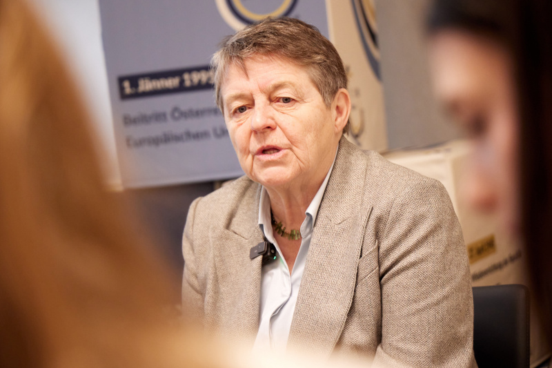 Zeitzeugin Brigitte Ederer im Gespräch mit den Schüler:innen