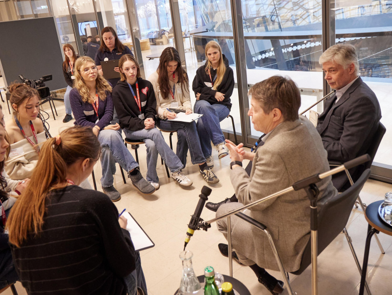 Demokratiewerkstatt mit den Zeitzeug:innen Brigitte Ederer und Parlamentsdirektor Harald Dossi