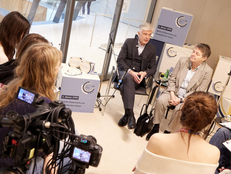 Demokratiewerkstatt mit den Zeitzeug:innen Brigitte Ederer und Parlamentsdirektor Harald Dossi