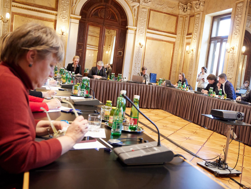 Begrüßung durch Parlamentsdirektor Harald Dossi