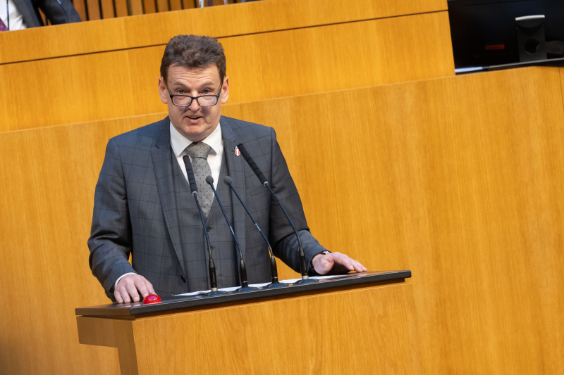 Am Redner:innenpult: Nationalratsabgeordneter Michael Fürtbauer (FPÖ)