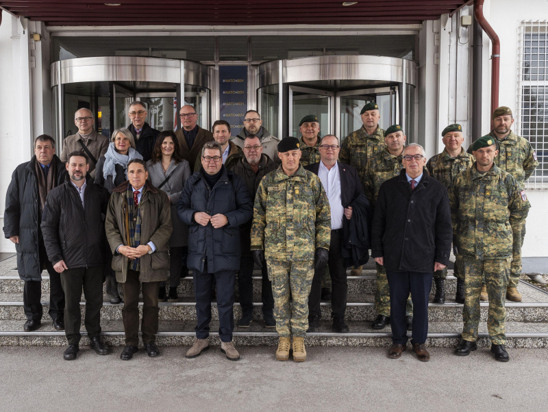 Vom 17. bis 19. Februar 2025 führte die Parlamentarische Bundesheerkommission einen Prüfbesuch bei den Soldatinnen und Soldaten des AUTCON EUFOR/ALTHEA im Camp Butmir durch.
