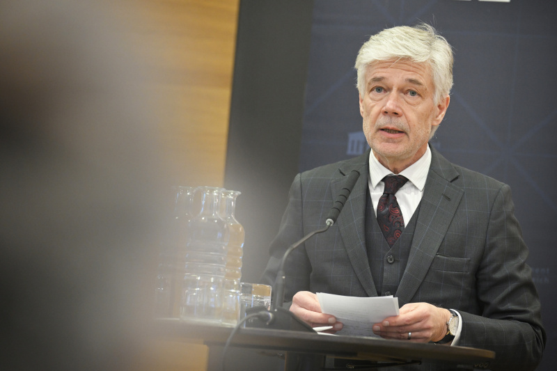 Eröffnungsworte. Parlamentsdirektor Harald Dossi