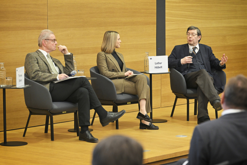 Podiumsdiskussion. Von links: Professor für Rechts- und Verfassungsgeschichte i.R., Universität Wien Thomas Simon, Moderatorin Mariella Gittler, Professor für neuere Geschichte i.R., Universität Wien.Lothar Höbelt