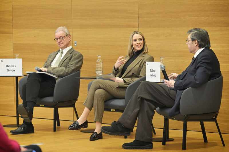 Podiumsdiskussion. Von links: Professor für Rechts- und Verfassungsgeschichte i.R., Universität Wien Thomas Simon, Moderatorin Mariella Gittler, Professor für neuere Geschichte i.R., Universität Wien.Lothar Höbelt