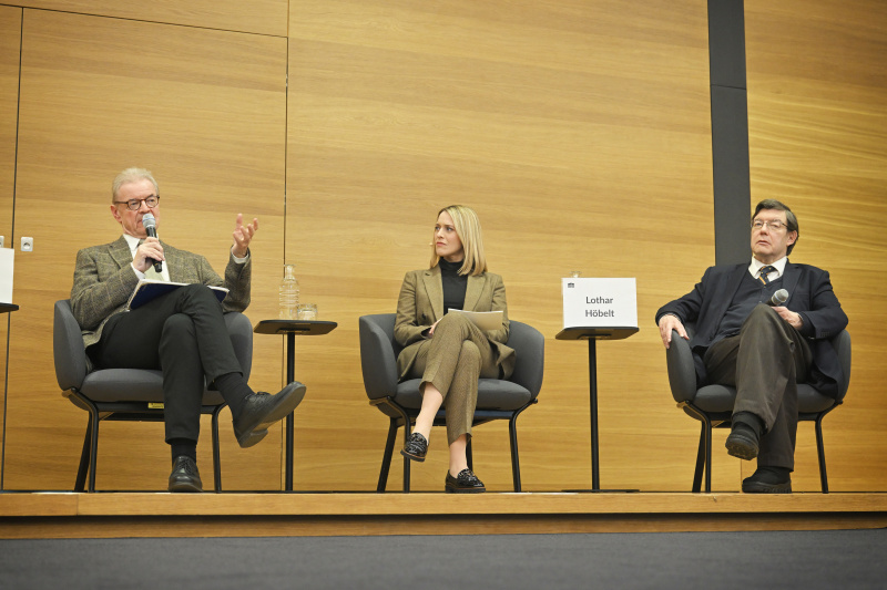 Podiumsdiskussion. Von links: Professor für Rechts- und Verfassungsgeschichte i.R., Universität Wien Thomas Simon, Moderatorin Mariella Gittler, Professor für neuere Geschichte i.R., Universität Wien.Lothar Höbelt