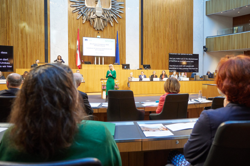 Keynote. Gründerin „Valuable 500” Caroline Casey (Mitte)