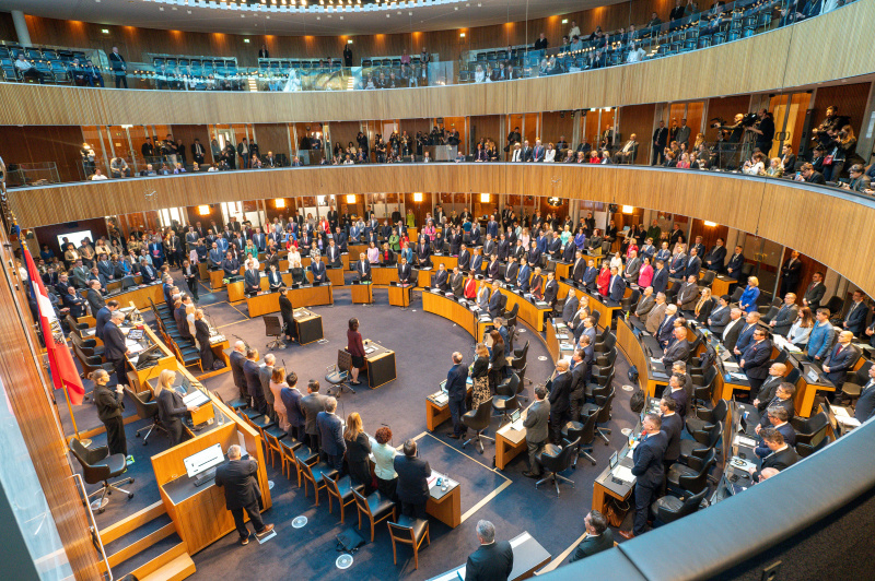 Blick ins Plenum während der Angelobung der neuen Abgeordneten von ÖVP, SPÖ und NEOS