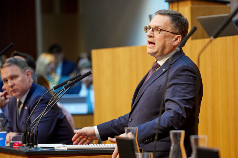 Am Redner:innenpult Klubobmann August Wöginger (ÖVP)