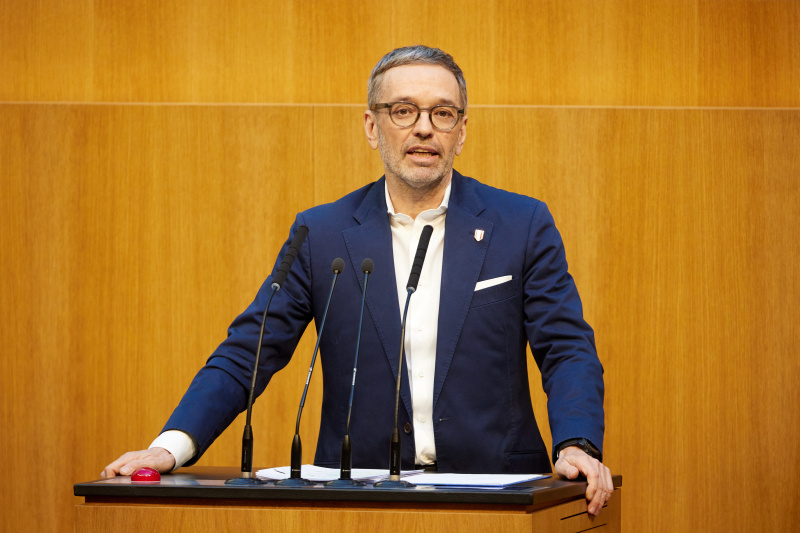 Am Redner:innenpult Klubobmann Herbert Kickl (FPÖ)