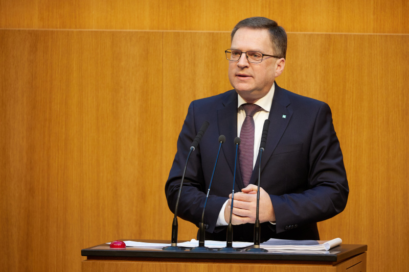 Am Redner:innenpult Klubobmann August Wöginger (ÖVP)