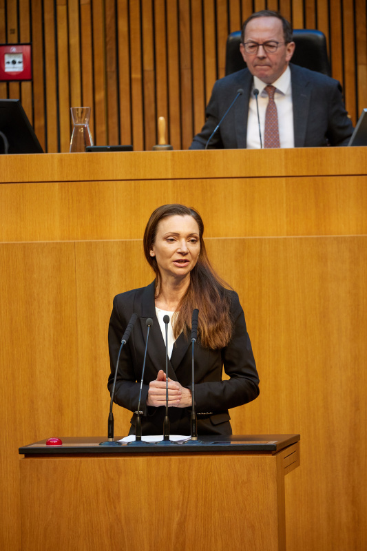 Am Redner:innenpult Nationalratsabgeordnete Susanne Fürst (FPÖ)