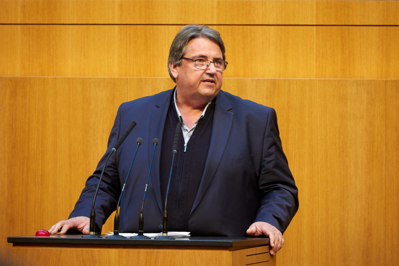 Am Redner:innenpult Nationalratsabgeordneter Josef Muchitsch (SPÖ)