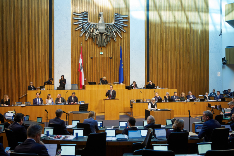 Am Redner:innenpult Nationalratsabgeordneter Kai Jan Krainer (SPÖ)
