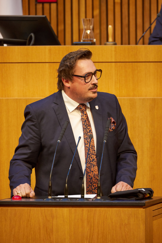 Am Redner:innenpult Nationalratsabgeordneter Christoph Steiner (FPÖ)