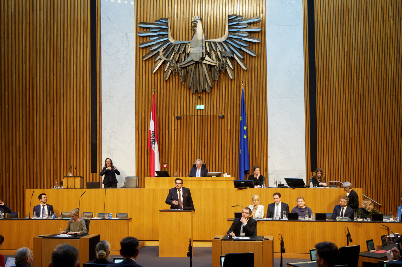 Am Redner:innenpult Nationalratsabgeordneter Christoph Steiner (FPÖ)