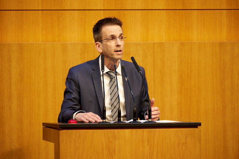 Am Redner:innenpult Nationalratsabgeordneter Harald Schuh (FPÖ)